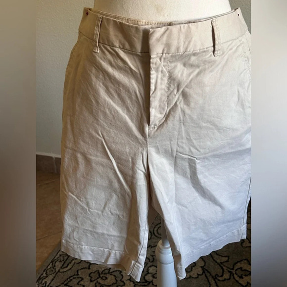 Gap Shorts Womens Size 8 Khaki Beige Chino Stretch Zipper - Picture 2 of 14